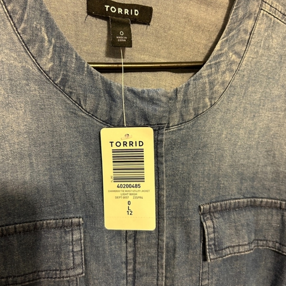 NWT Torrid 0 L 12 Chambray Tie Waist Utility Jacket Blue J-3333 - Picture 5 of 8